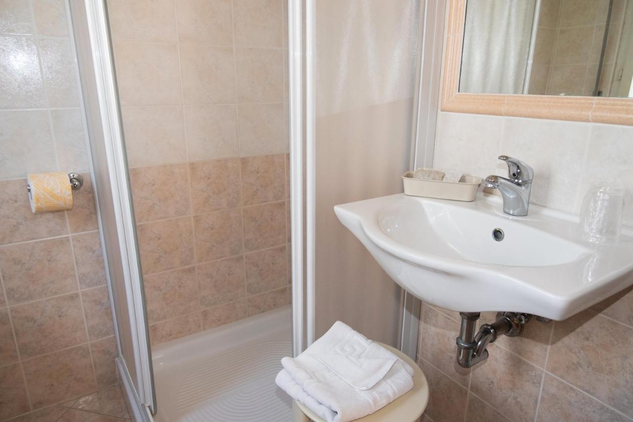 Hotel Cormoran リッチョーネ エクステリア 写真